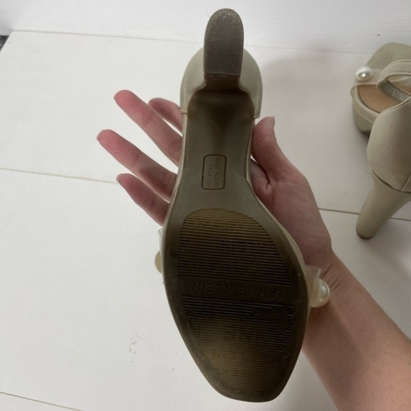 Ann Klein Pearl Accent Clear Toe Champagne Heels - Picture 9 of 11